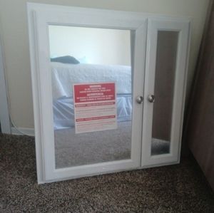 Bathroom medicine cabinet